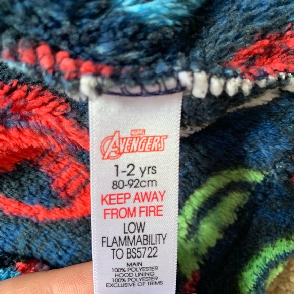 Good condition hooded housecoat. Marvel. Fleece Size 1/2 - Picture 2 of 3